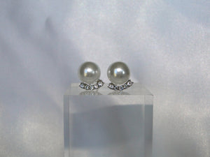 Emma White Pearl Stud