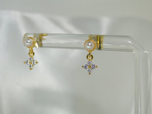 Tinnie Pearls Golden Earrings