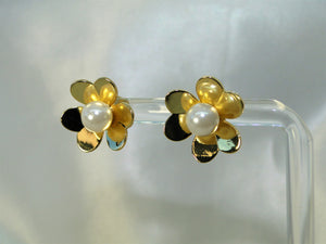 Flower Pearl Stud Earring