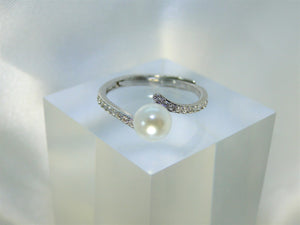 Solitaire Pearl Platinum plated Ring
